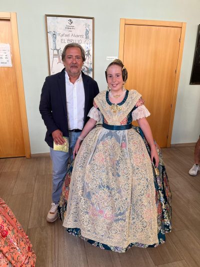 Vives y Marí viste a las Falleras Mayores de Dénia 2027 - 6