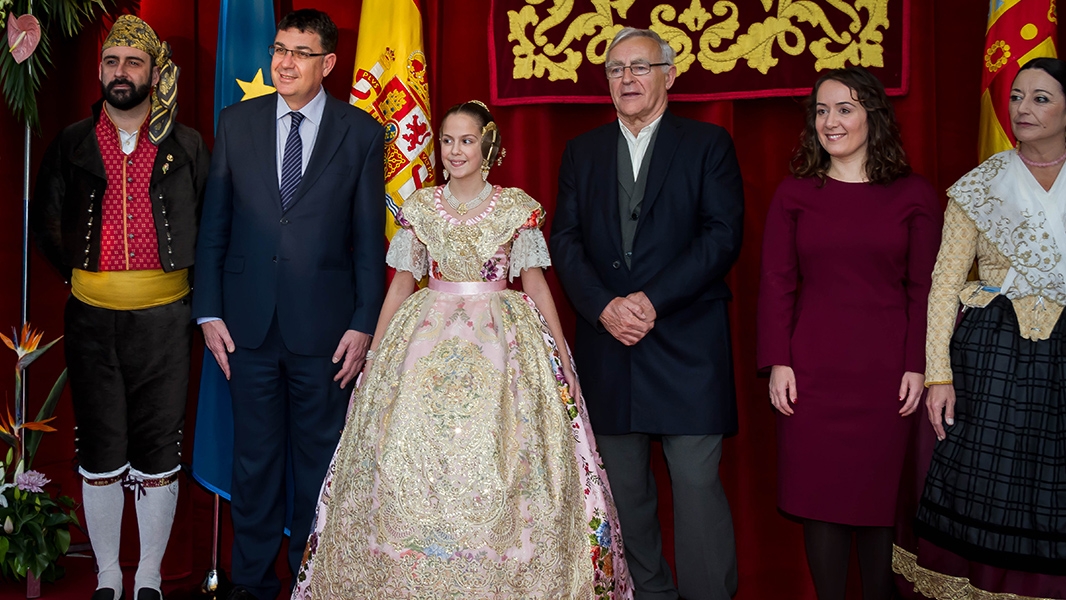 El espolín de la Fallera Mayor de Valencia es un "Rosa Cuarzo" de Vives y Marí