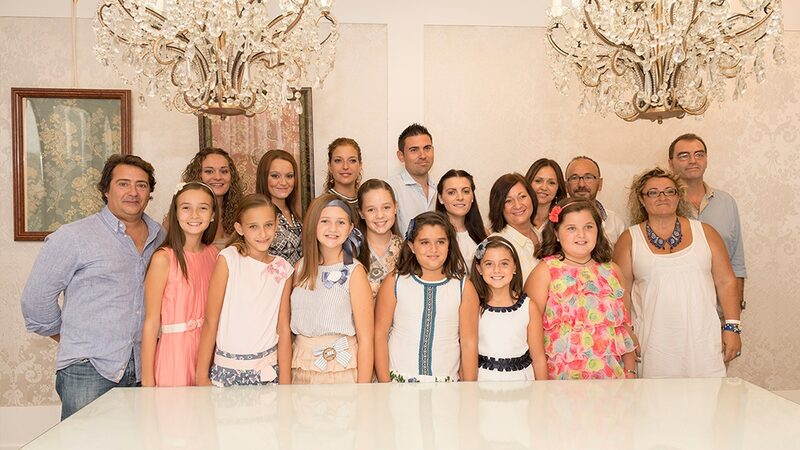 The Falleras Mayores de Alzira receive their fabrics