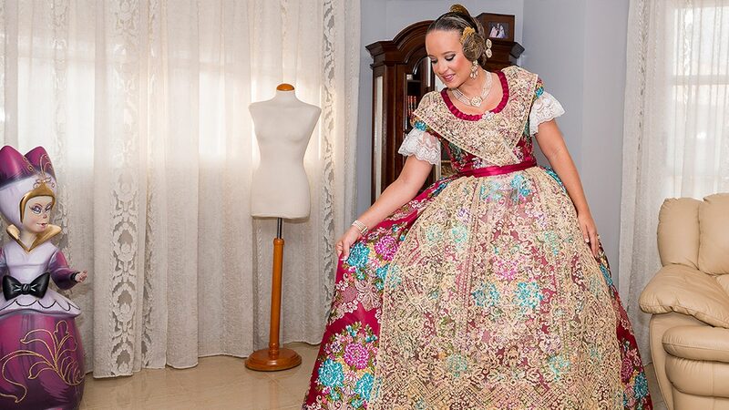 La Fallera Mayor of Denia premieres her Vives y Marí fabric.