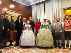 Vives y Marí firma las telas de la Crida de Gandía - 2