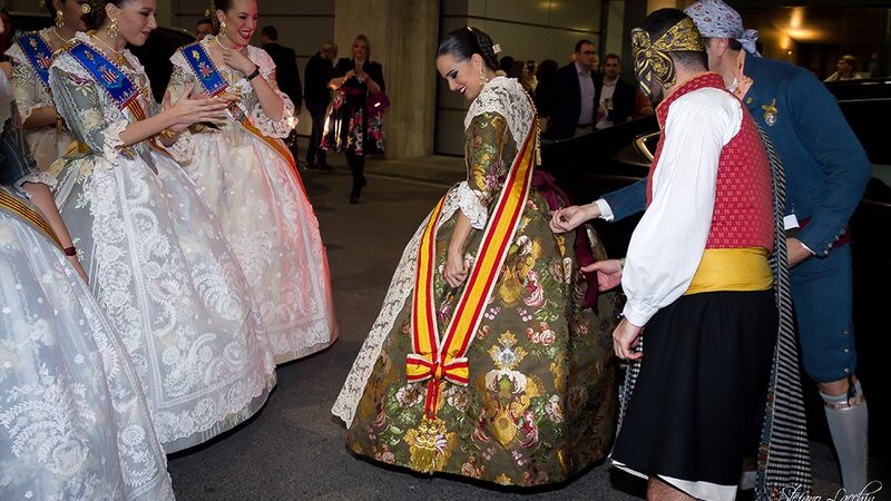 Um Santa Martina verde caqui na Gala Fallera de Marina