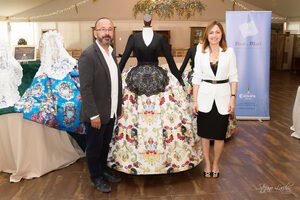 Vives y Marí presenta la indumentaria oficial de las Bellesas del Foc 2019 - 20