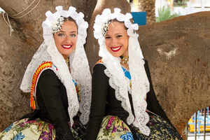 Más telas de Vives y Marí en el comienzo oficial de las Hogueras de Isabel y Noelia - 9