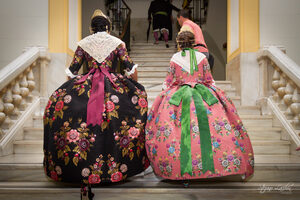 Las Falleras Mayores de Sagunto lucen dos telas de Vives y Marí en su acto de proclamación - 6