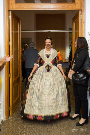Las Falleras Mayores de Sagunto lucen dos telas de Vives y Marí en su acto de proclamación - 9