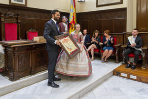 Las Falleras Mayores de Sagunto lucen dos telas de Vives y Marí en su acto de proclamación - 10