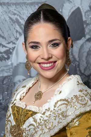 El nuevo traje de Carmen para el Día de la Mujer - 1