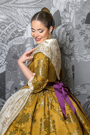 El nuevo traje de Carmen para el Día de la Mujer - 2