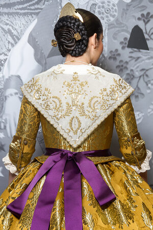 El nuevo traje de Carmen para el Día de la Mujer - 8