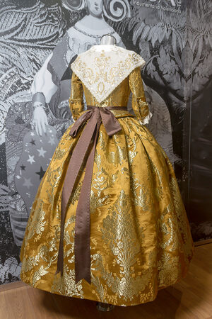 El nuevo traje de Carmen para el Día de la Mujer - 14