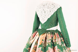 Vives y Marí creates the fabric that Estefanía debuted at the Crida - 6
