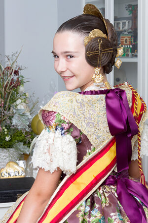 A grape-colored silk for the exaltation of Candela, Fallera Mayor Infantil of Dénia 2024 - 3