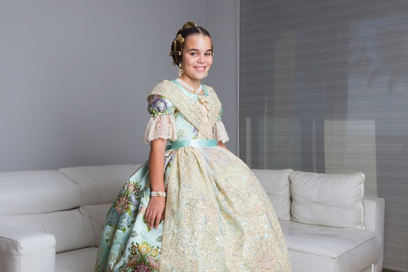 La Reina Infantil de Burriana viste de "Verde Acqua" para su exaltación