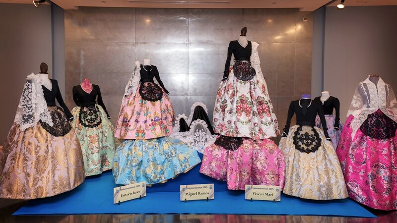 Vives y Marí presents the official costumes of the Bellesas del Foc (Bonfire Bellesas)