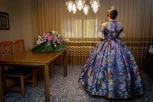 Un traje color petroleo para Alexandra Bou Congost - 11