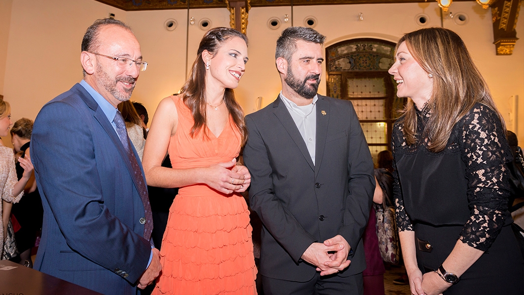 No Palácio de la Exposición, apresentação dos tecidos da Corte de Honra.