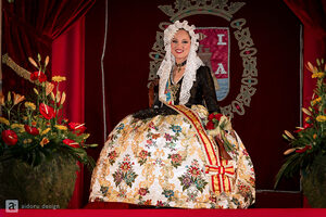 Ana Belén Castelló, Bellesa del Foc de Alicante 2016 wears her Vives y Marí spur for the first time. - 13