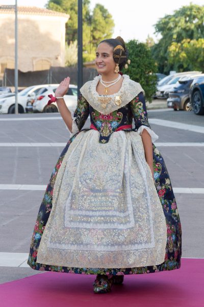 Carla Simó debuts a Vives y Marí fabric in Torrent - 2