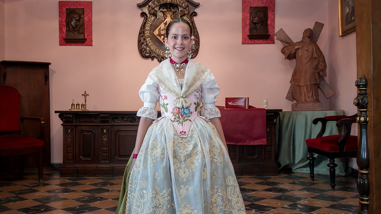 Nuestras telas toman vida en la Dansà de la Fallera Mayor Infantil de Valencia y su Corte de Honor