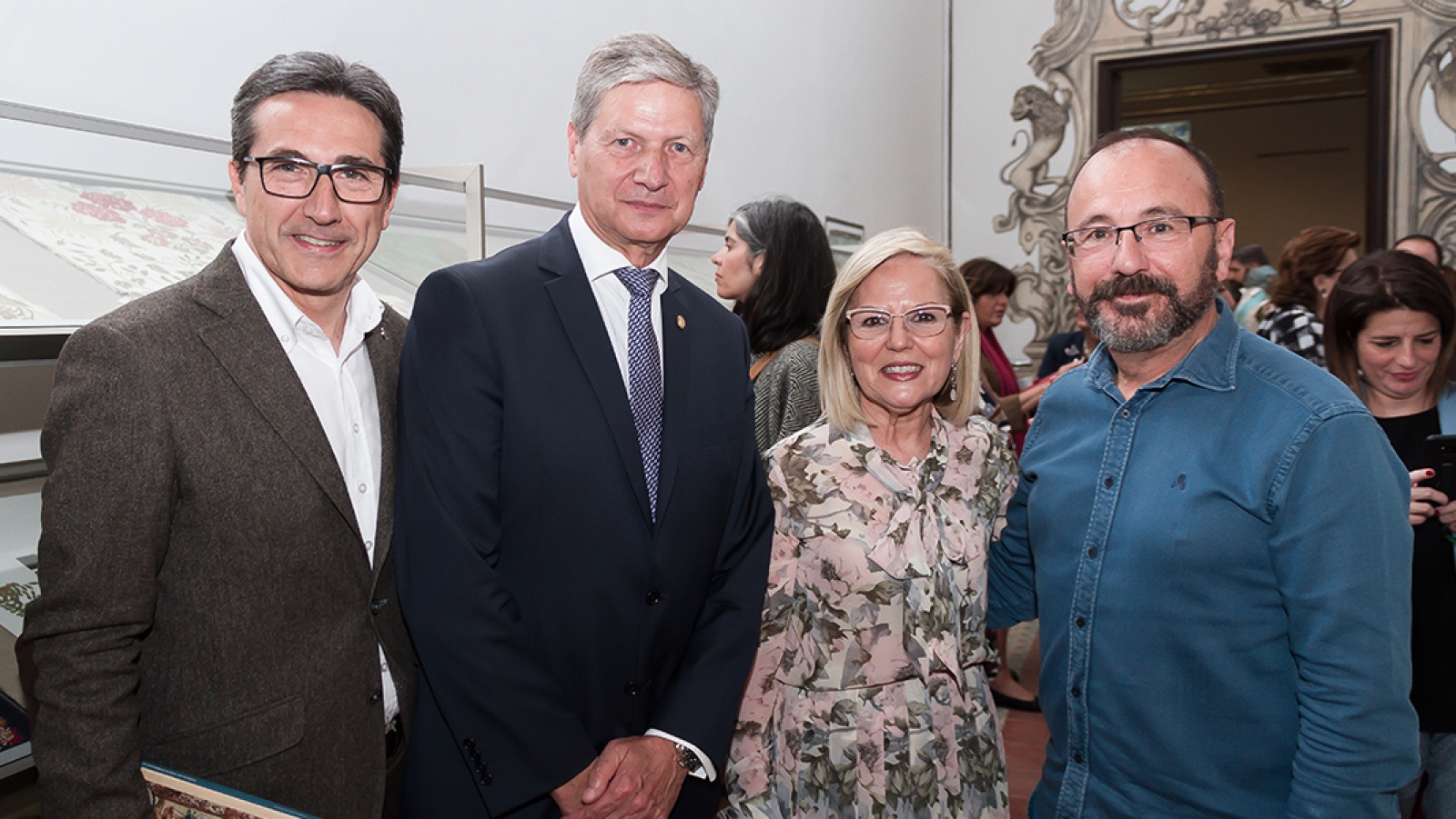 Dos clientas de nuestra firma exponen sus Espolines en “El Color de las Sedas Valencianas”