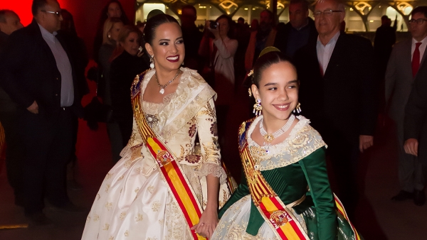 Marina Civera y Sara Larrazábal inauguran la Exposición del Ninot